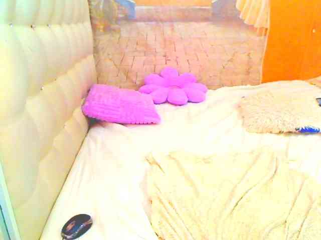 HOTLILLIE Live Webcam on BongaCams