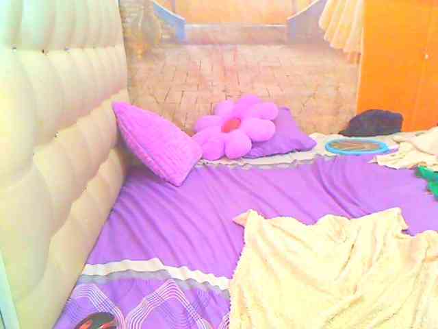 HOTLILLIE webcam