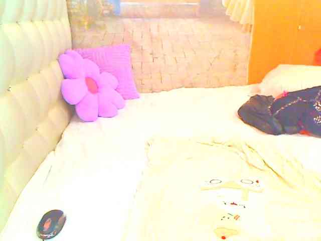 HOTLILLIE webcam