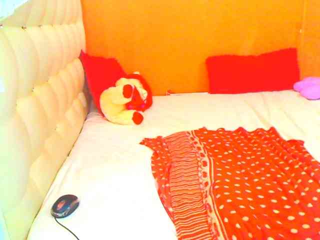 HOTLILLIE webcam