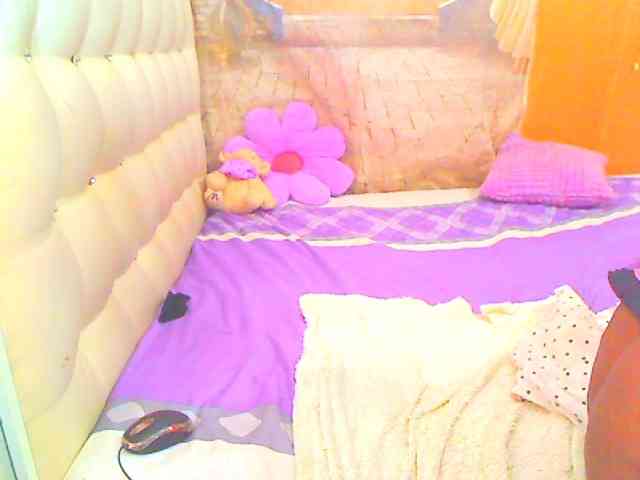 HOTLILLIE webcam