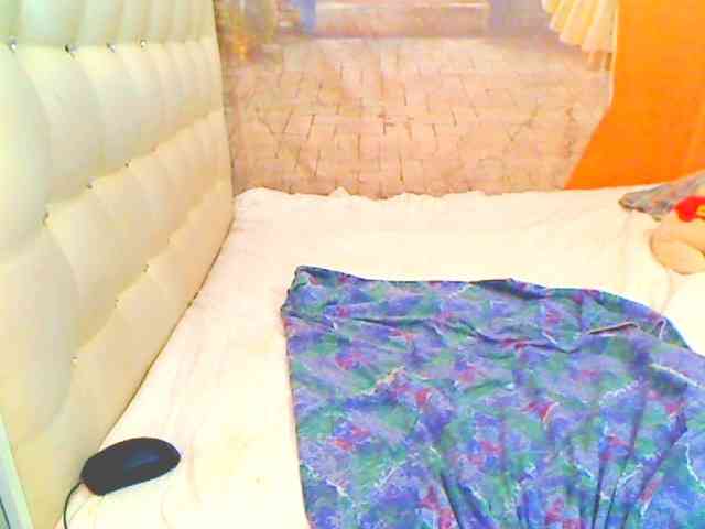 HOTLILLIE webcam