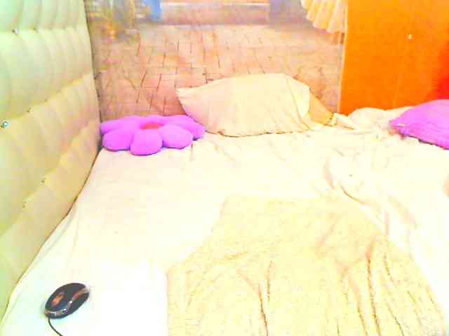 HOTLILLIE webcam