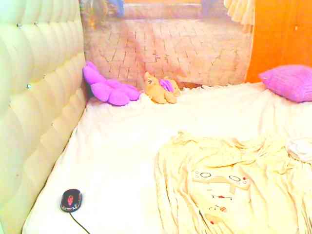 HOTLILLIE webcam