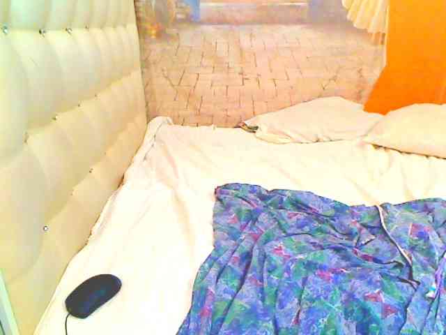HOTLILLIE webcam