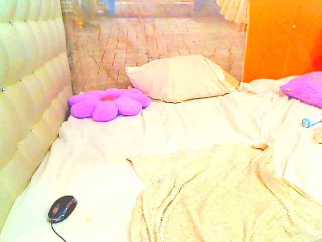 HOTLILLIE webcam