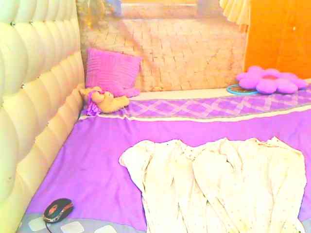 HOTLILLIE webcam