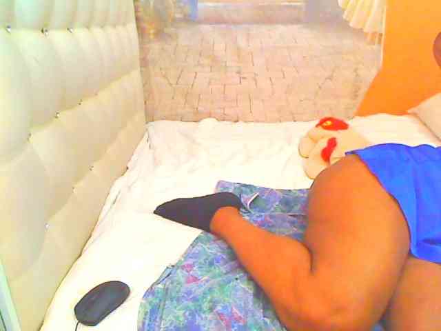 HOTLILLIE webcam