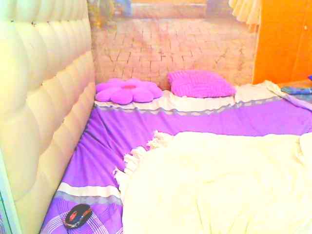 HOTLILLIE webcam