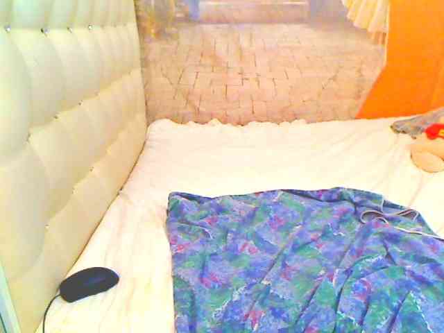 HOTLILLIE webcam