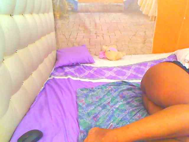 HOTLILLIE webcam