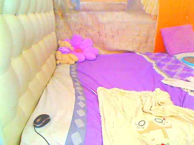HOTLILLIE webcam