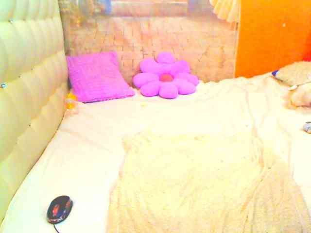 HOTLILLIE Live Webcam on BongaCams