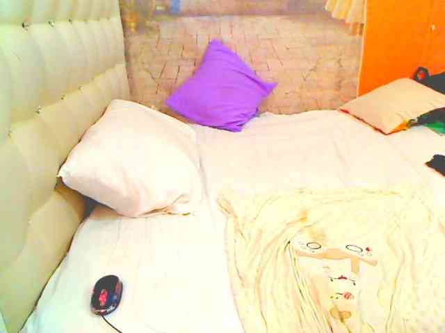 HOTLILLIE webcam