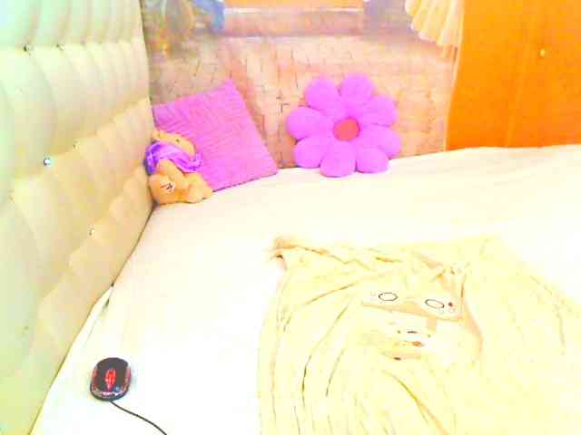 HOTLILLIE webcam