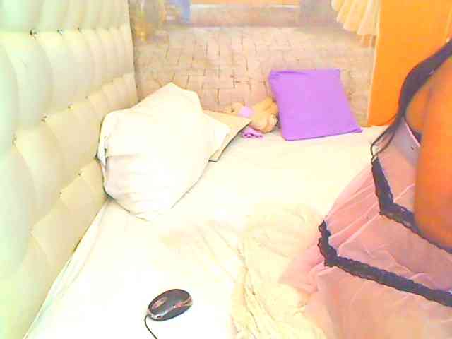 HOTLILLIE webcam