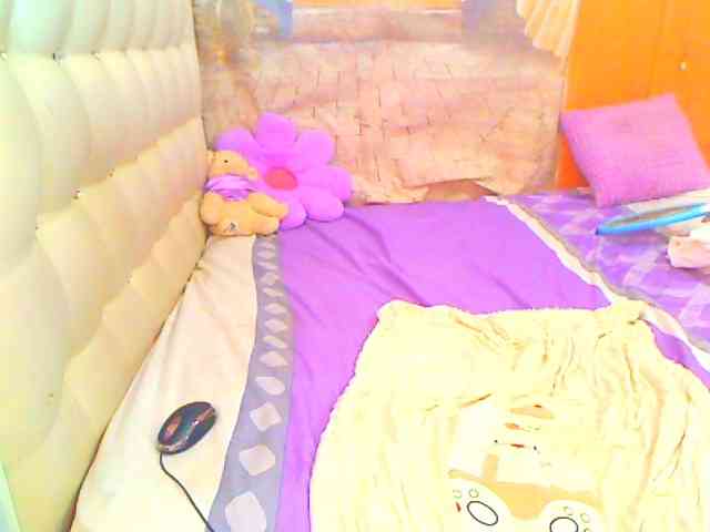 HOTLILLIE webcam