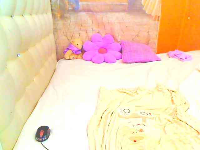 HOTLILLIE webcam