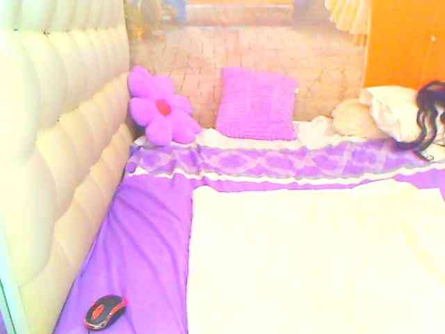 HOTLILLIE webcam
