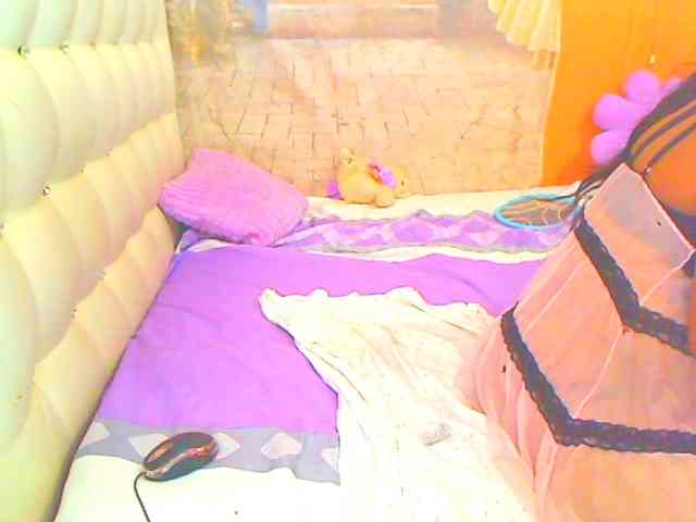 HOTLILLIE webcam