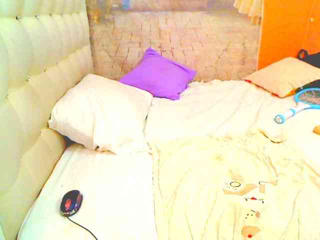 HOTLILLIE webcam