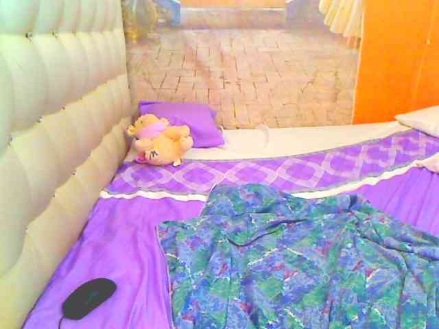 HOTLILLIE webcam