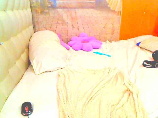 HOTLILLIE webcam