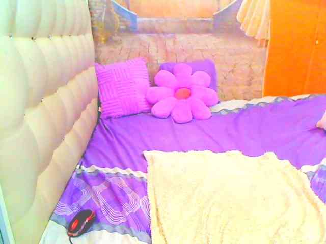 HOTLILLIE webcam