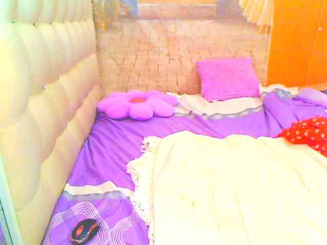 HOTLILLIE webcam