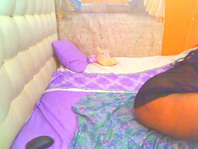 HOTLILLIE webcam