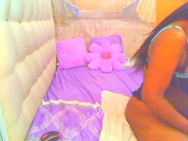 HOTLILLIE webcam