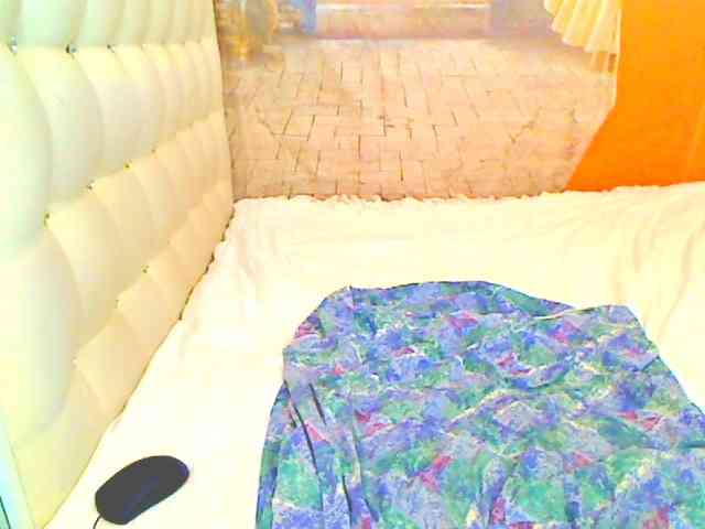 HOTLILLIE webcam