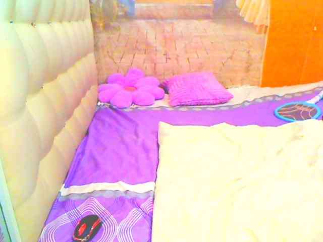 HOTLILLIE webcam
