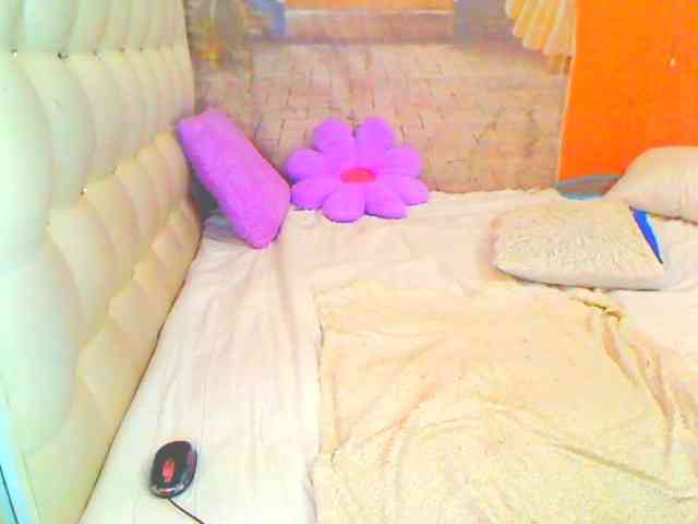 HOTLILLIE webcam