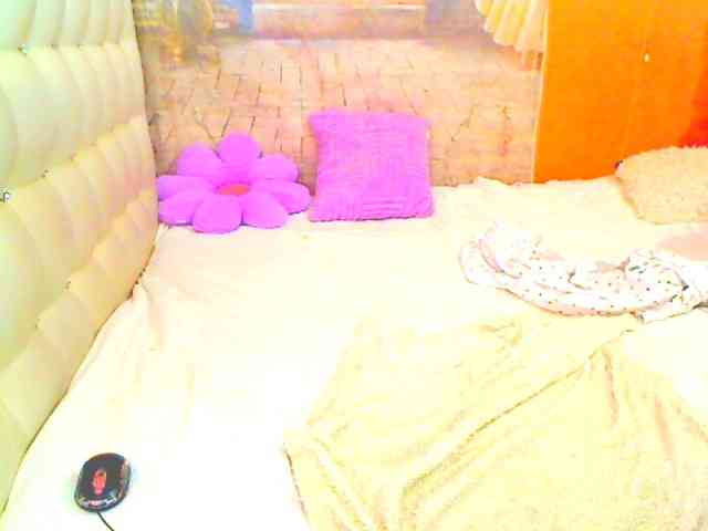 HOTLILLIE webcam