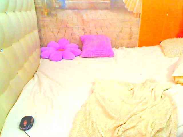 HOTLILLIE webcam