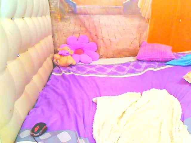HOTLILLIE webcam