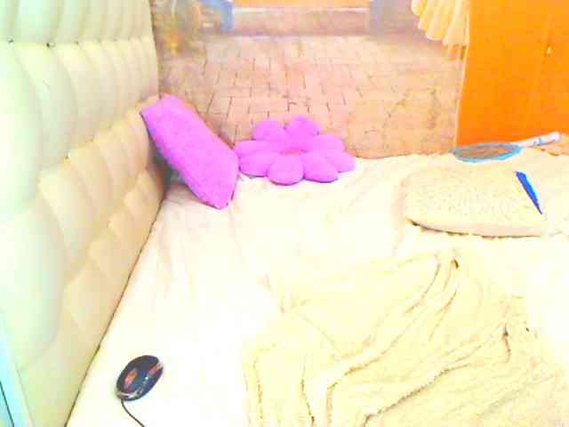 HOTLILLIE webcam