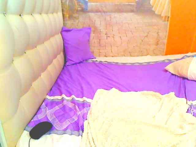 HOTLILLIE webcam