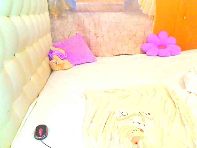 HOTLILLIE webcam