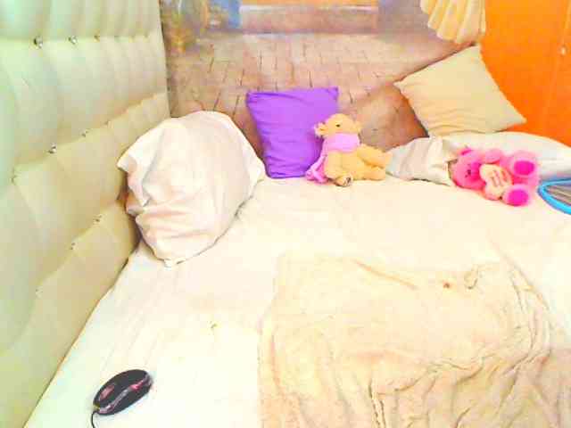 HOTLILLIE Live Webcam on BongaCams