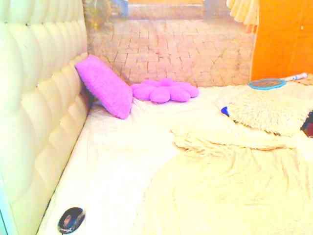 HOTLILLIE webcam