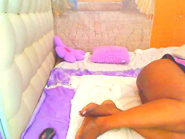 HOTLILLIE webcam