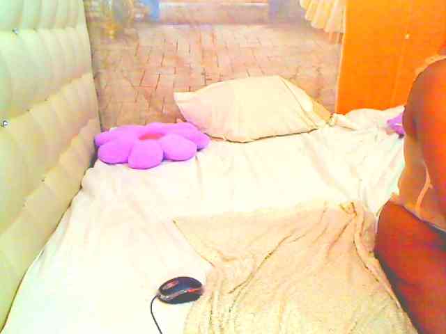 HOTLILLIE webcam