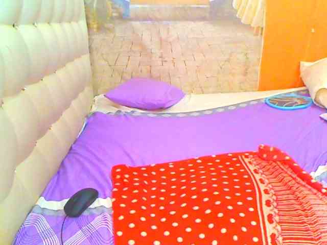 HOTLILLIE webcam