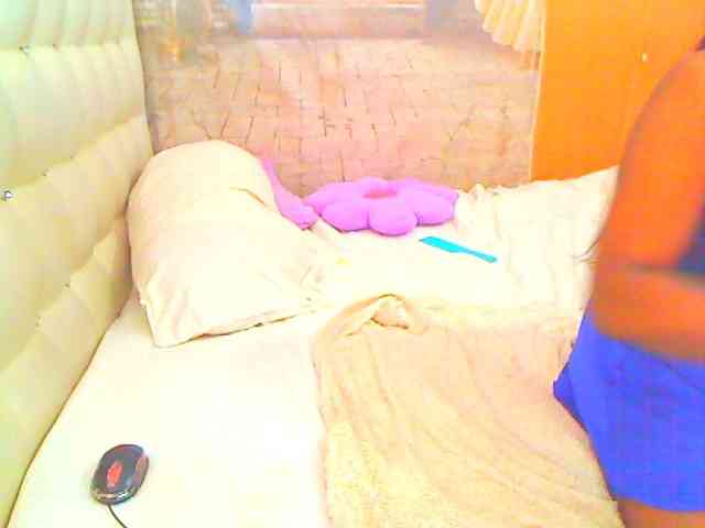 HOTLILLIE webcam