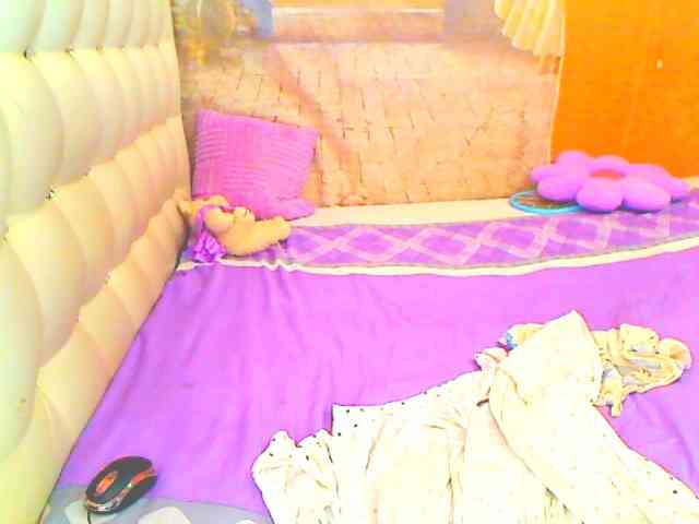 HOTLILLIE webcam