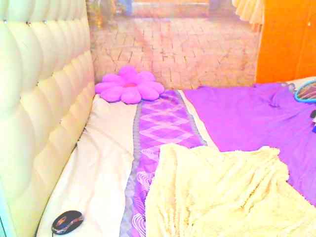 HOTLILLIE webcam