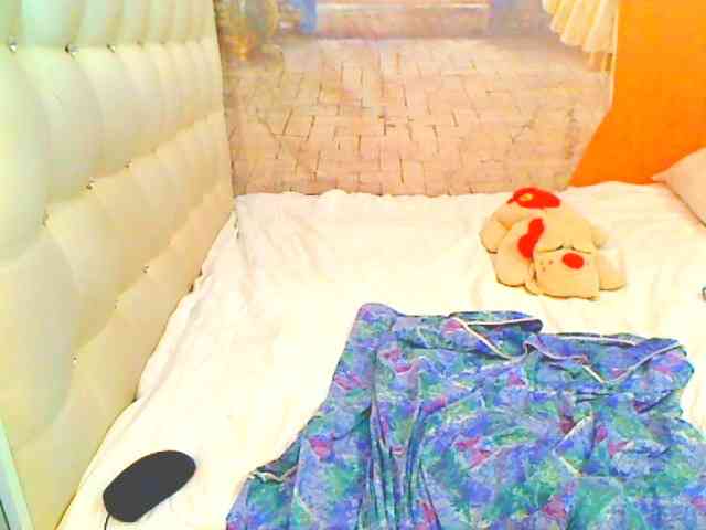 HOTLILLIE webcam