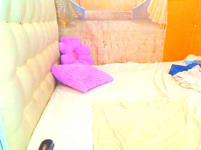 HOTLILLIE webcam